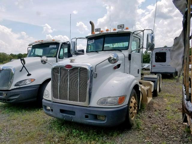 1XPHD49X1BD129812 - 2011 PETERBILT 386 WHITE photo 2