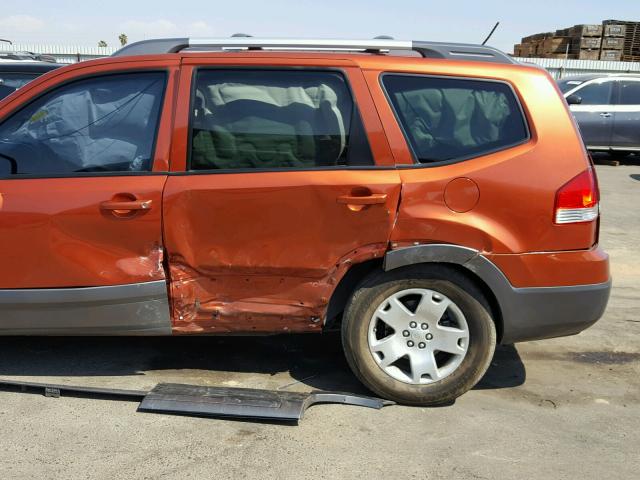 KNDJJ742795019313 - 2009 KIA BORREGO LX ORANGE photo 10