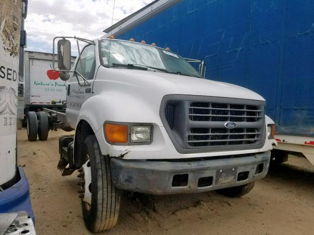 3FDNF65H41MA13429 - 2001 FORD F650 SUPER WHITE photo 1