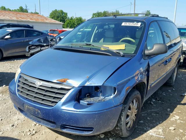 2A4GP54L57R153057 - 2007 CHRYSLER TOWN & COU BLUE photo 2