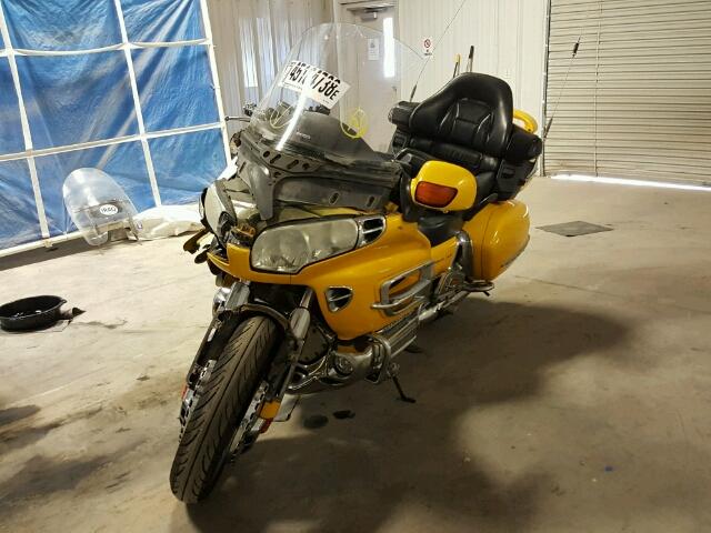 1HFSC47452A102154 - 2002 HONDA GL1800 A YELLOW photo 2