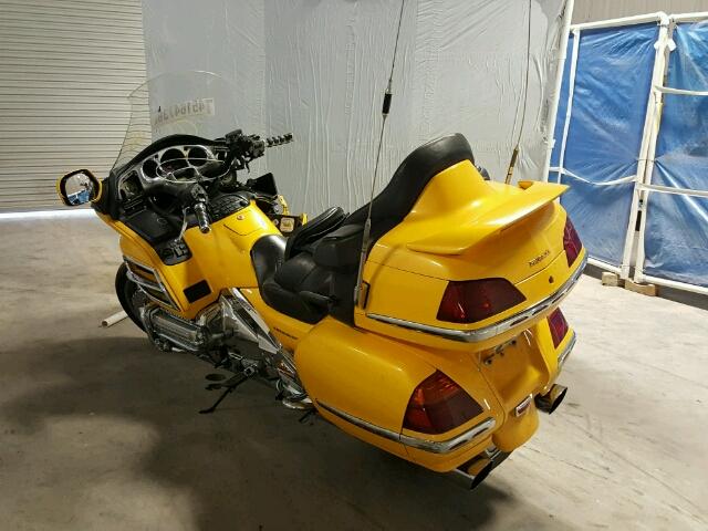 1HFSC47452A102154 - 2002 HONDA GL1800 A YELLOW photo 3