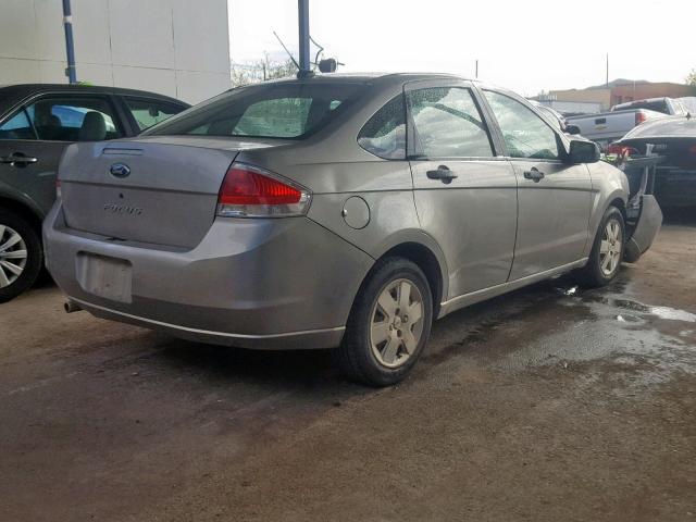 1FAHP34N88W137997 - 2008 FORD FOCUS S/SE SILVER photo 4