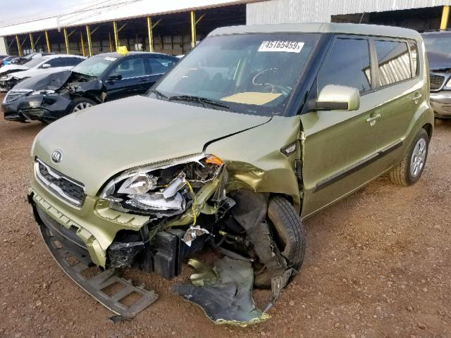 KNDJT2A52D7624283 - 2013 KIA SOUL GREEN photo 2