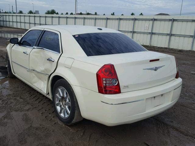 2C3CA5CV8AH306248 - 2010 CHRYSLER 300 TOURIN WHITE photo 3