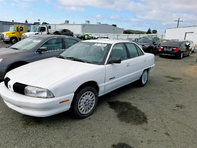 1G3NL52T4TM307511 - 1996 OLDSMOBILE ACHIEVA SL WHITE photo 2