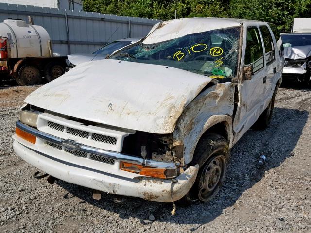 1GNDT13X24K168795 - 2004 CHEVROLET BLAZER WHITE photo 2