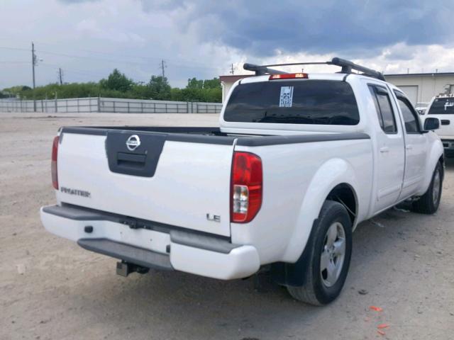 1N6AD09U78C448564 - 2008 NISSAN FRONTIER C WHITE photo 4