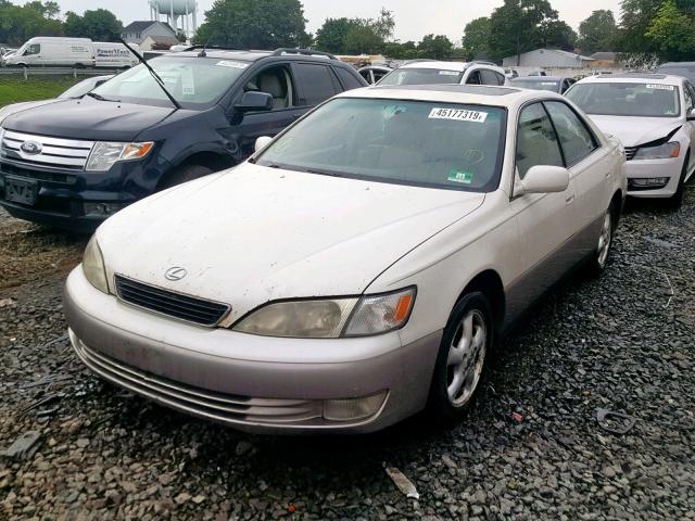 JT8BF22G9V0008472 - 1997 LEXUS ES 300 WHITE photo 2