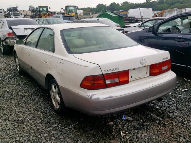 JT8BF22G9V0008472 - 1997 LEXUS ES 300 WHITE photo 3