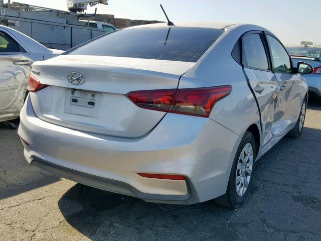 3KPC24A33JE012885 - 2018 HYUNDAI ACCENT SE SILVER photo 4