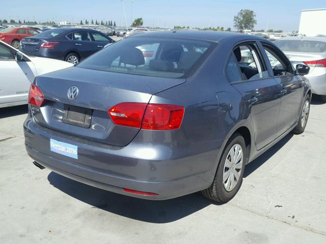 3VW2K7AJ7EM256429 - 2014 VOLKSWAGEN JETTA BASE GRAY photo 4