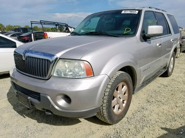 5LMFU27RX4LJ31299 - 2004 LINCOLN NAVIGATOR SILVER photo 2