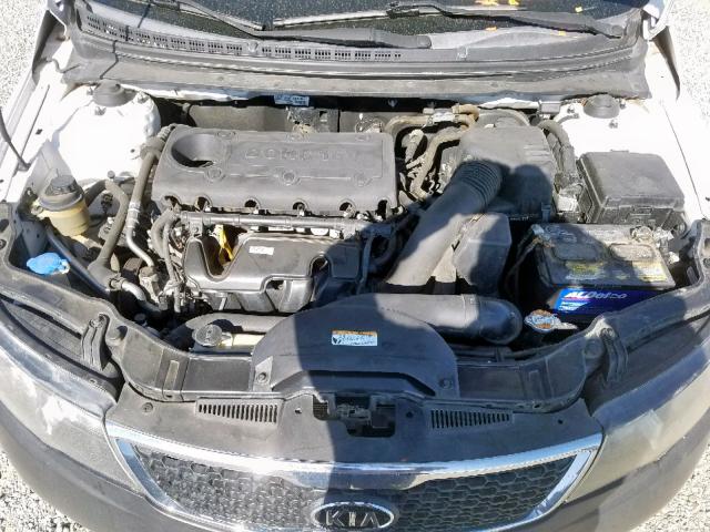 KNAFU4A22B5319425 - 2011 KIA FORTE EX WHITE photo 7