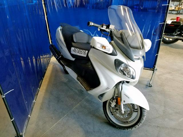 JS1CP51B8B2100497 - 2011 SUZUKI AN650 A WHITE photo 1