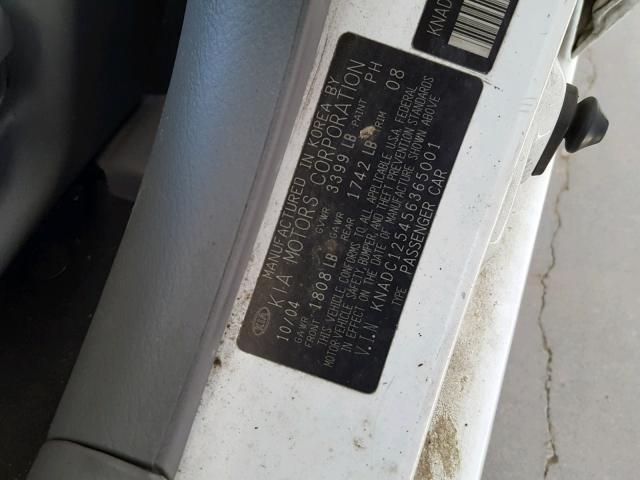 KNADC125456365001 - 2005 KIA RIO WHITE photo 10