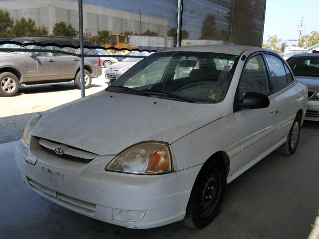 KNADC125456365001 - 2005 KIA RIO WHITE photo 2