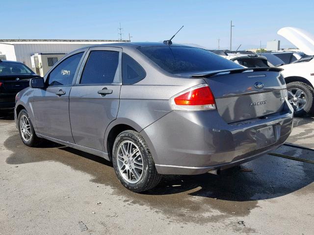 1FAHP3FNXAW227901 - 2010 FORD FOCUS SE GRAY photo 3