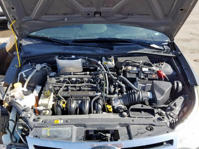 1FAHP3FNXAW227901 - 2010 FORD FOCUS SE GRAY photo 7