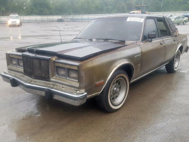 2C3BF66P9DR129546 - 1983 CHRYSLER NEW YORKER SILVER photo 2