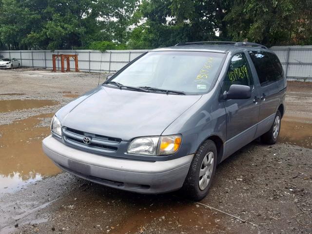 4T3ZF13C5WU049426 - 1998 TOYOTA SIENNA LE GRAY photo 2