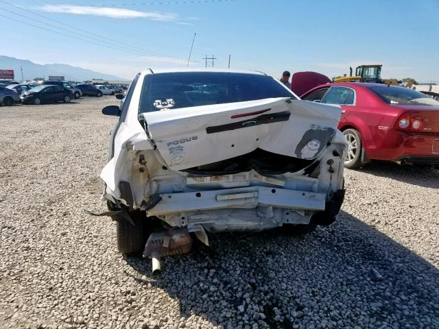 1FAFP34N05W294586 - 2005 FORD FOCUS ZX4 WHITE photo 9