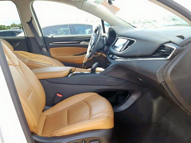 5GAERCKW1JJ199555 - 2018 BUICK ENCLAVE PR WHITE photo 5