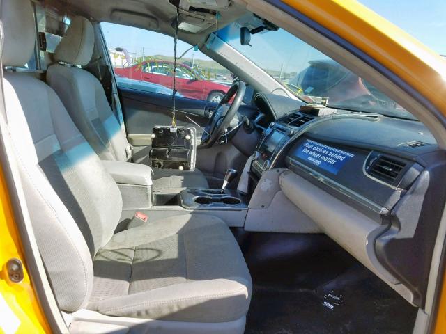 4T1BD1FK0EU129895 - 2014 TOYOTA CAMRY HYBR YELLOW photo 5