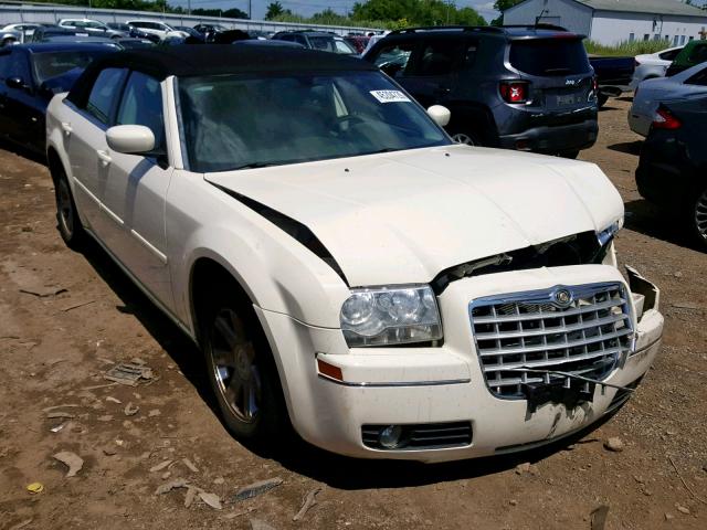 2C3JA53G95H503234 - 2005 CHRYSLER 300 TOURIN WHITE photo 1