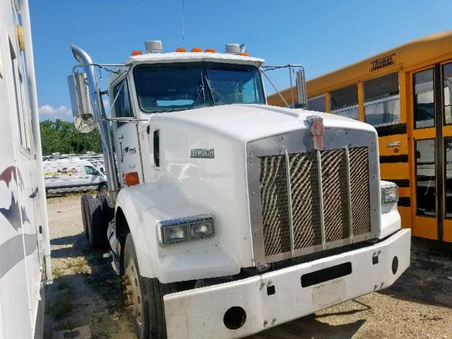 1XKDDB9X2SJ668546 - 1995 KENWORTH CONSTRUCTI WHITE photo 1