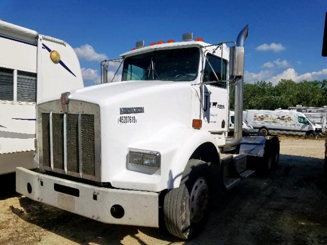 1XKDDB9X2SJ668546 - 1995 KENWORTH CONSTRUCTI WHITE photo 2