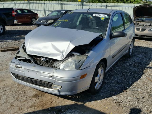 3FAFP31343R173966 - 2003 FORD FOCUS ZX3 SILVER photo 2