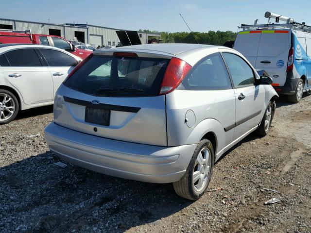 3FAFP31343R173966 - 2003 FORD FOCUS ZX3 SILVER photo 4