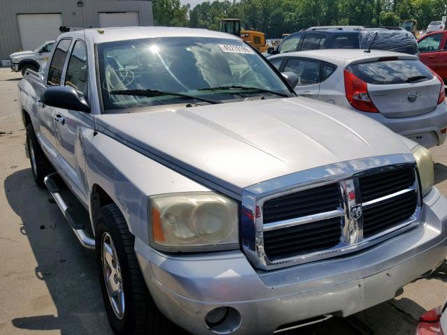 1D7HE48N15S241868 - 2005 DODGE DAKOTA QUA SILVER photo 1