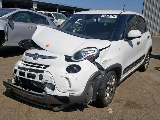 ZFBCFADH3EZ016670 - 2014 FIAT 500L TREKK WHITE photo 2