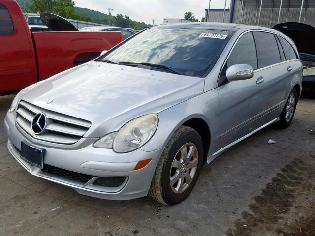 4JGCB65E17A040974 - 2007 MERCEDES-BENZ R 350 SILVER photo 2