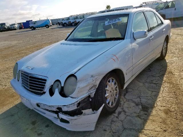 WDBJF65J4YB149713 - 2000 MERCEDES-BENZ E 320 WHITE photo 2