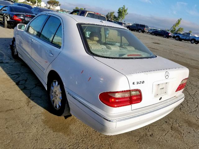 WDBJF65J4YB149713 - 2000 MERCEDES-BENZ E 320 WHITE photo 3