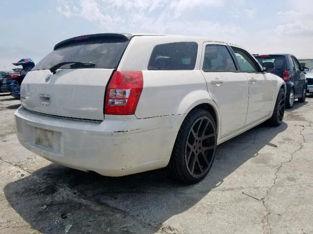 2D4FV47T58H104626 - 2008 DODGE MAGNUM WHITE photo 4