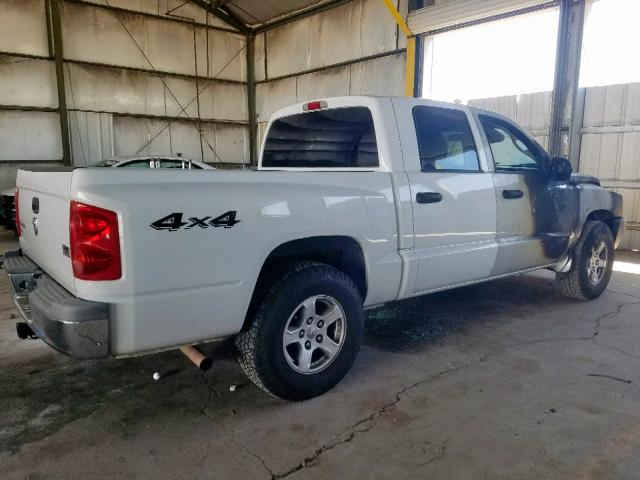 1D7HW48N55S225492 - 2005 DODGE DAKOTA QUA WHITE photo 4