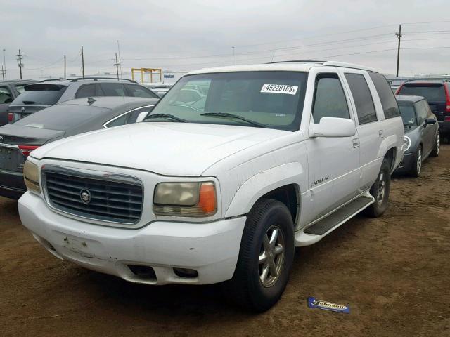 1GYEK13R0YR165533 - 2000 CADILLAC ESCALADE WHITE photo 2