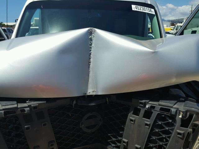 5BZAF0AA5DN201640 - 2013 NISSAN NV 3500 SILVER photo 7