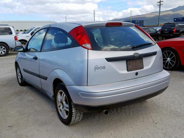 3FAFP3134YR246843 - 2000 FORD FOCUS ZX3 SILVER photo 3