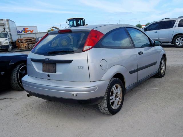 3FAFP3134YR246843 - 2000 FORD FOCUS ZX3 SILVER photo 4