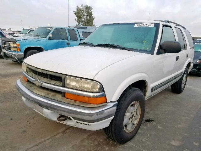 1GNDT13W7Y2341904 - 2000 CHEVROLET BLAZER WHITE photo 2