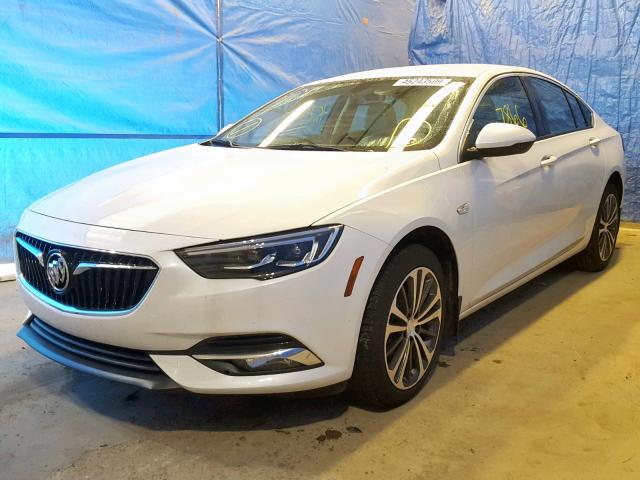 W04GM6SX0J1131693 - 2018 BUICK REGAL PREF WHITE photo 2