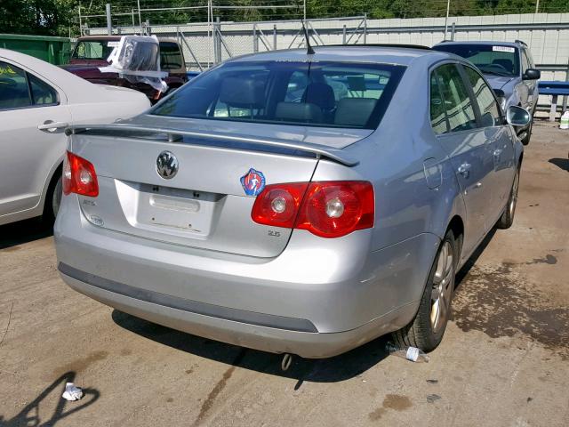 3VWEG71K67M090107 - 2007 VOLKSWAGEN JETTA WOLF SILVER photo 4