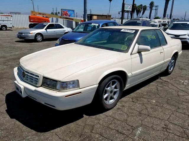 1G6EC12972B105532 - 2002 CADILLAC ELDORADO C WHITE photo 2