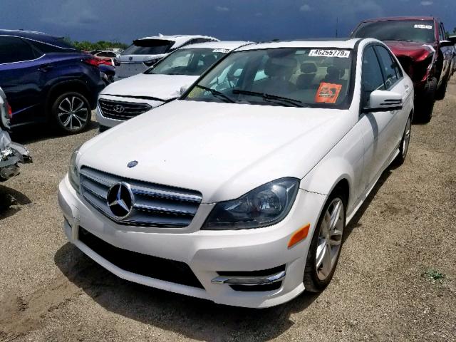 WDDGF4HB3DR268493 - 2013 MERCEDES-BENZ C 250 WHITE photo 2