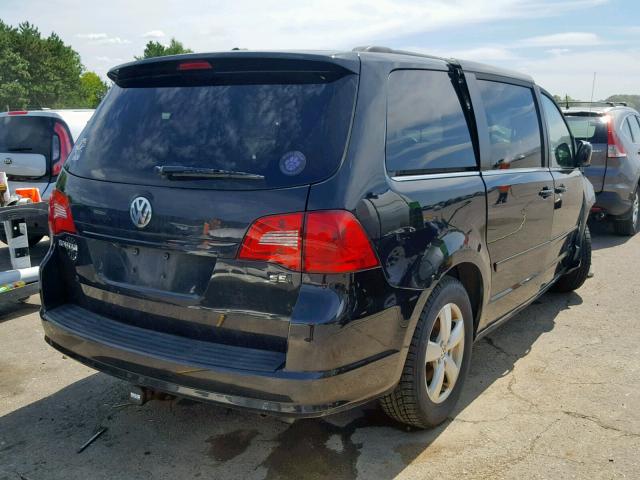 2V4RW3DG0BR717592 - 2011 VOLKSWAGEN ROUTAN SE BLACK photo 4